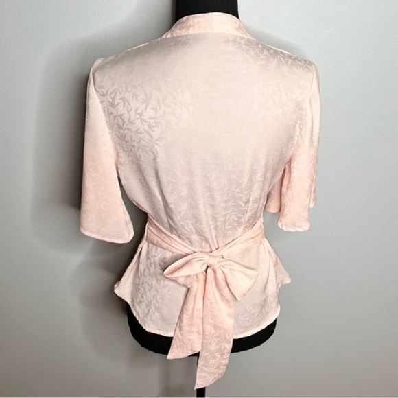 ASTR Blush Pink Satin Pleated Front V Neck Tie Kimono Top - Picture 12 of 14